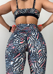 Electric zebra scrunch legging