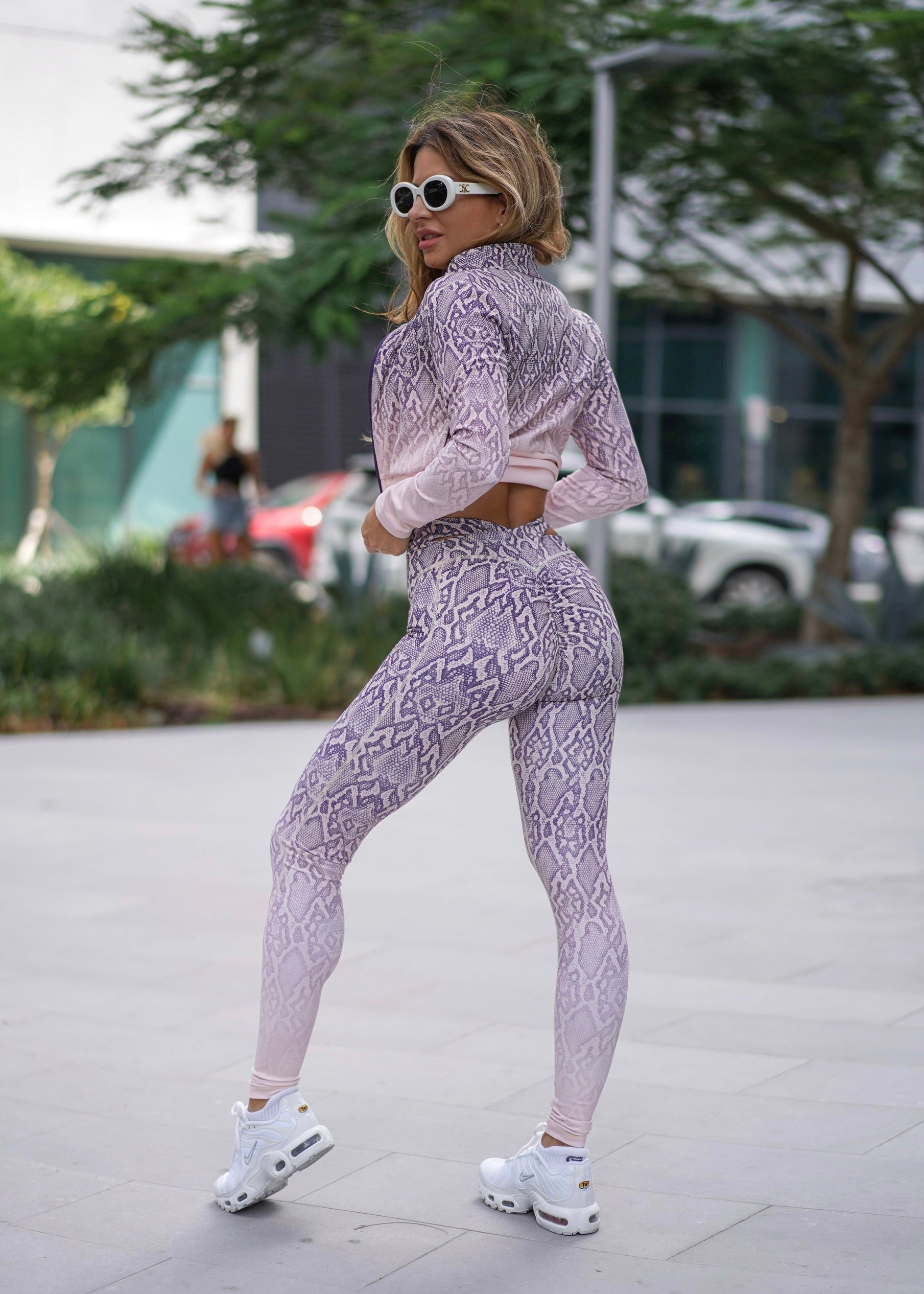 Sahara criss-cross scrunch legging – noireblanc