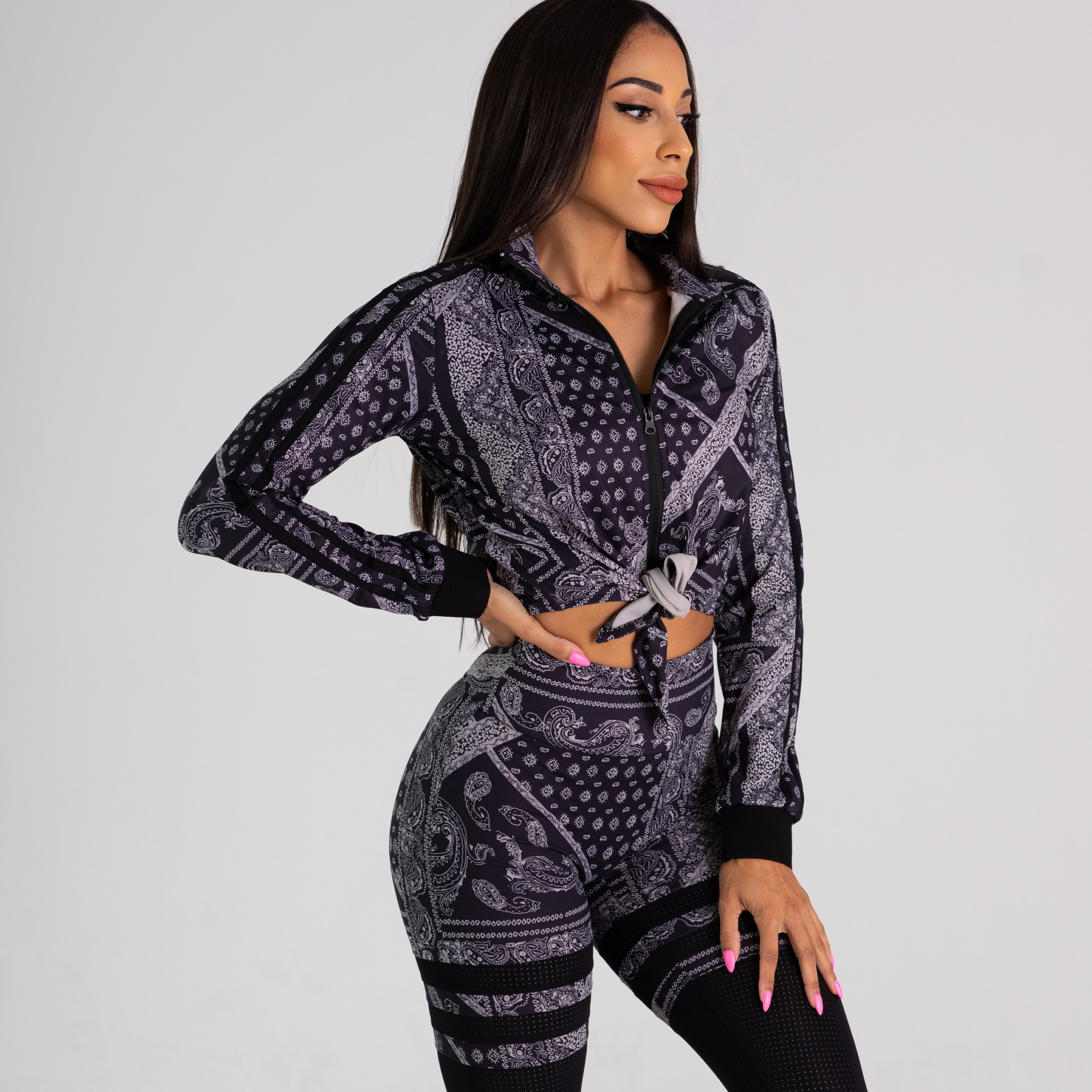 noireblanc, Ink Collection, Zip-up, Cropped jacket, Black paisley design, Front tie knot