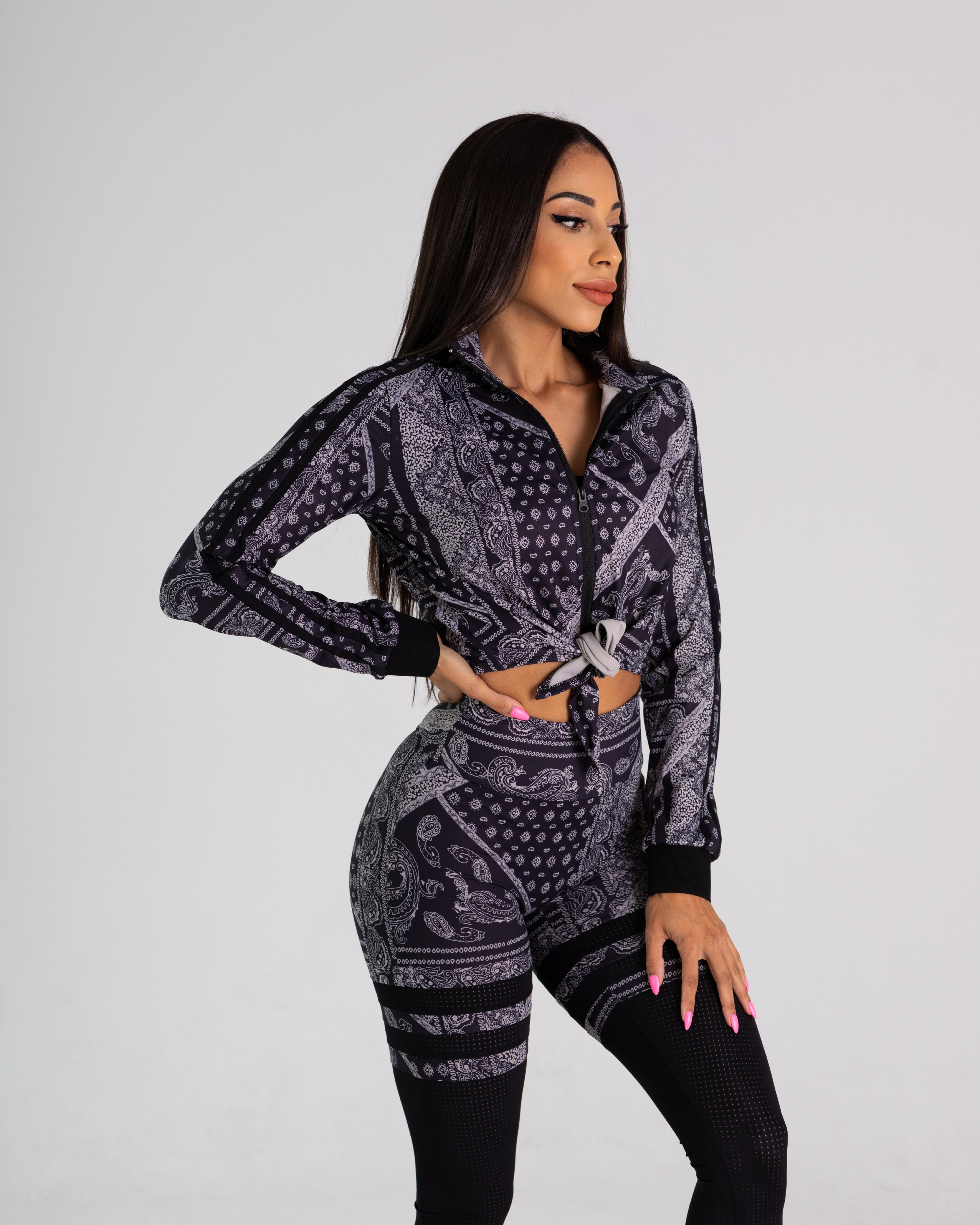 noireblanc, Ink Collection, Zip-up, Cropped jacket, Black paisley design, Front tie knot